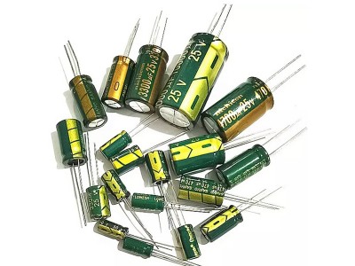 Зображення Конденсатор 820мкф*6.3в*105С || 8x20 ChongX у категорії КОНДЕНСАТОРИ