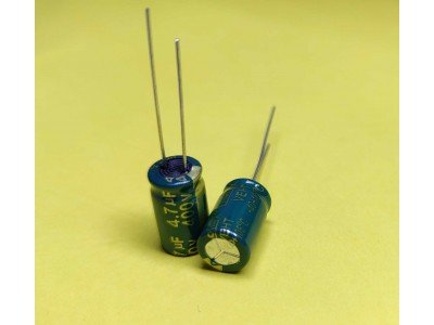 Зображення 4.7мкф 400в 105С || конденсатор 8x13 у категорії КОНДЕНСАТОРИ