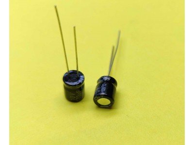 Зображення 470мкф 10в 105C || Конденсатор 6х7 у категорії КОНДЕНСАТОРИ